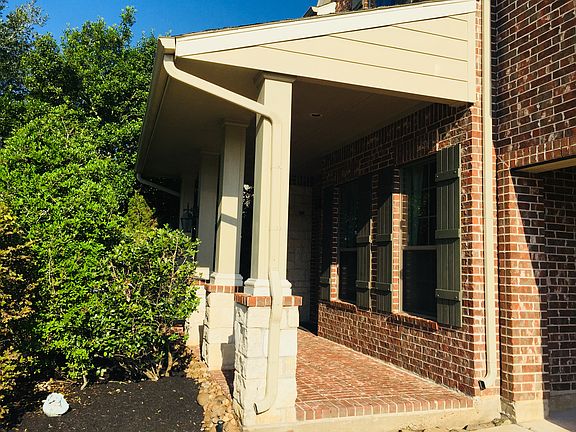 Spacious covered porch