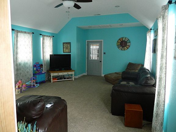 3rd image of 605 NW 9th St