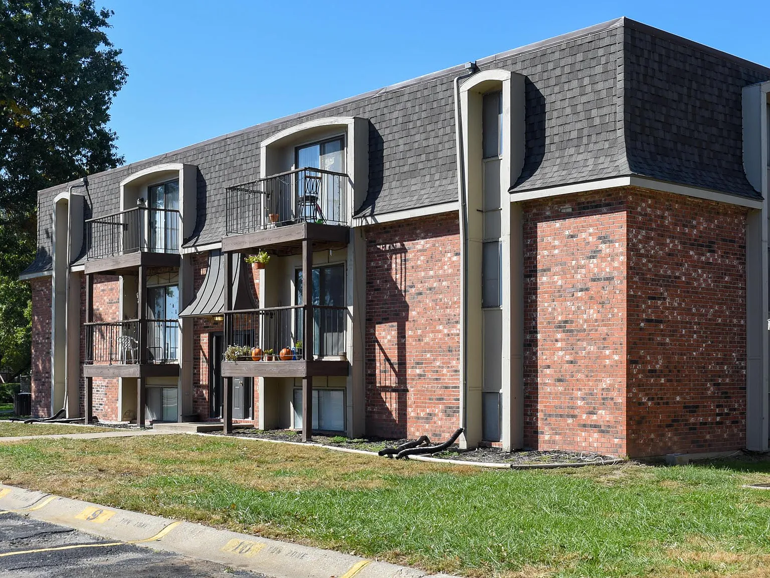 Tiblow Village Apartments — Photo 1