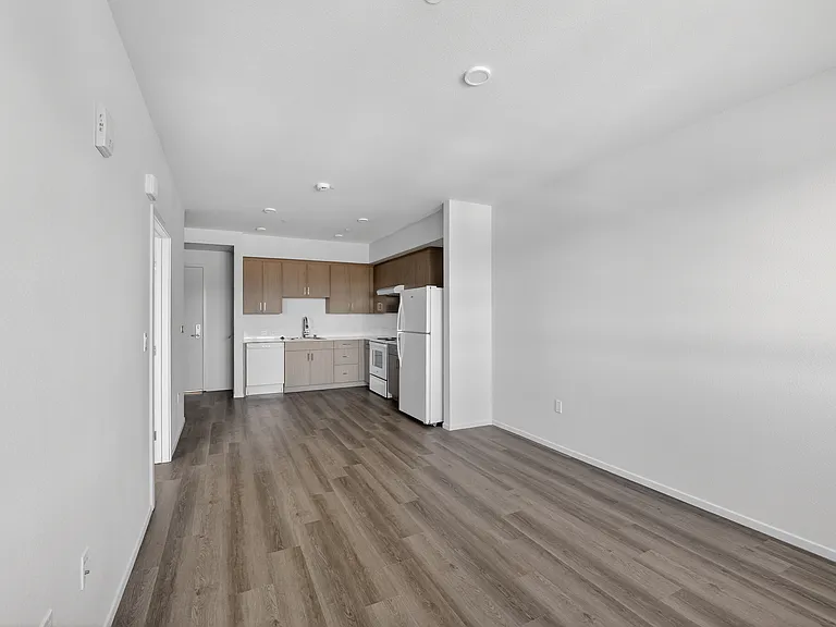 Dry Creek Crossing Apartments — Photo 39