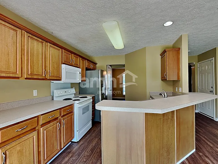 1000 Brianne Ct — Photo 4