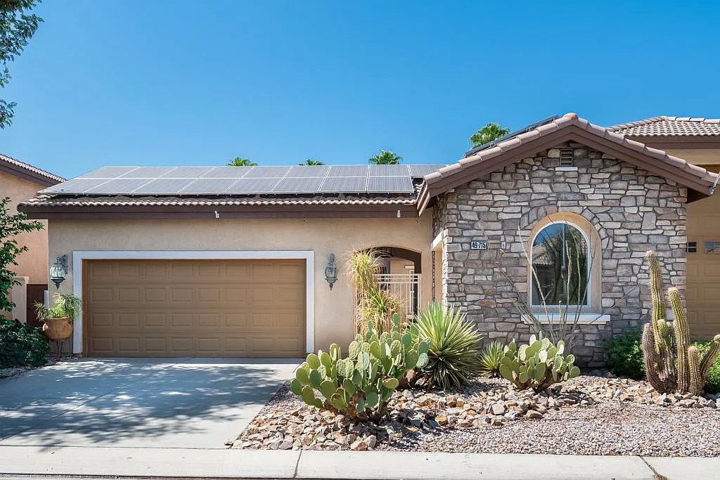 3 bed, 3.5 bath, 2000 sqft, $5,000 — Photo 1