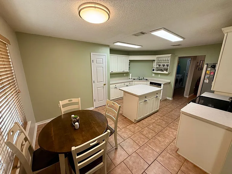 1243 Jefferyscot Dr — Photo 9