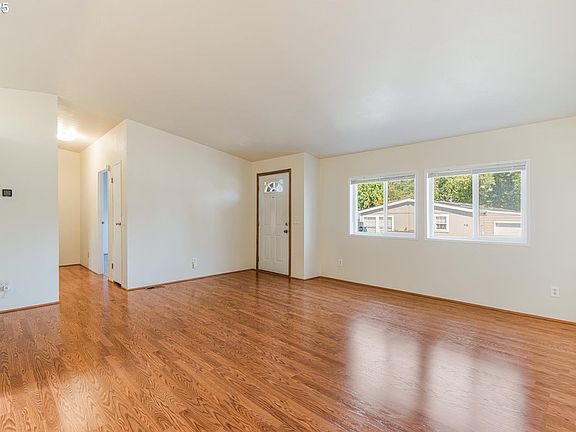 5th image of 1819 SE Orient Dr Unit 1