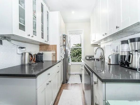 672 6th Avenue image 1 of 11