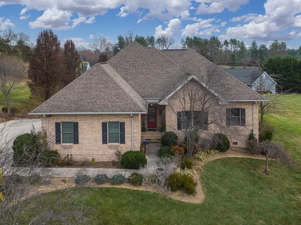 136 Pinehurst Dr, Lexington, VA 24450