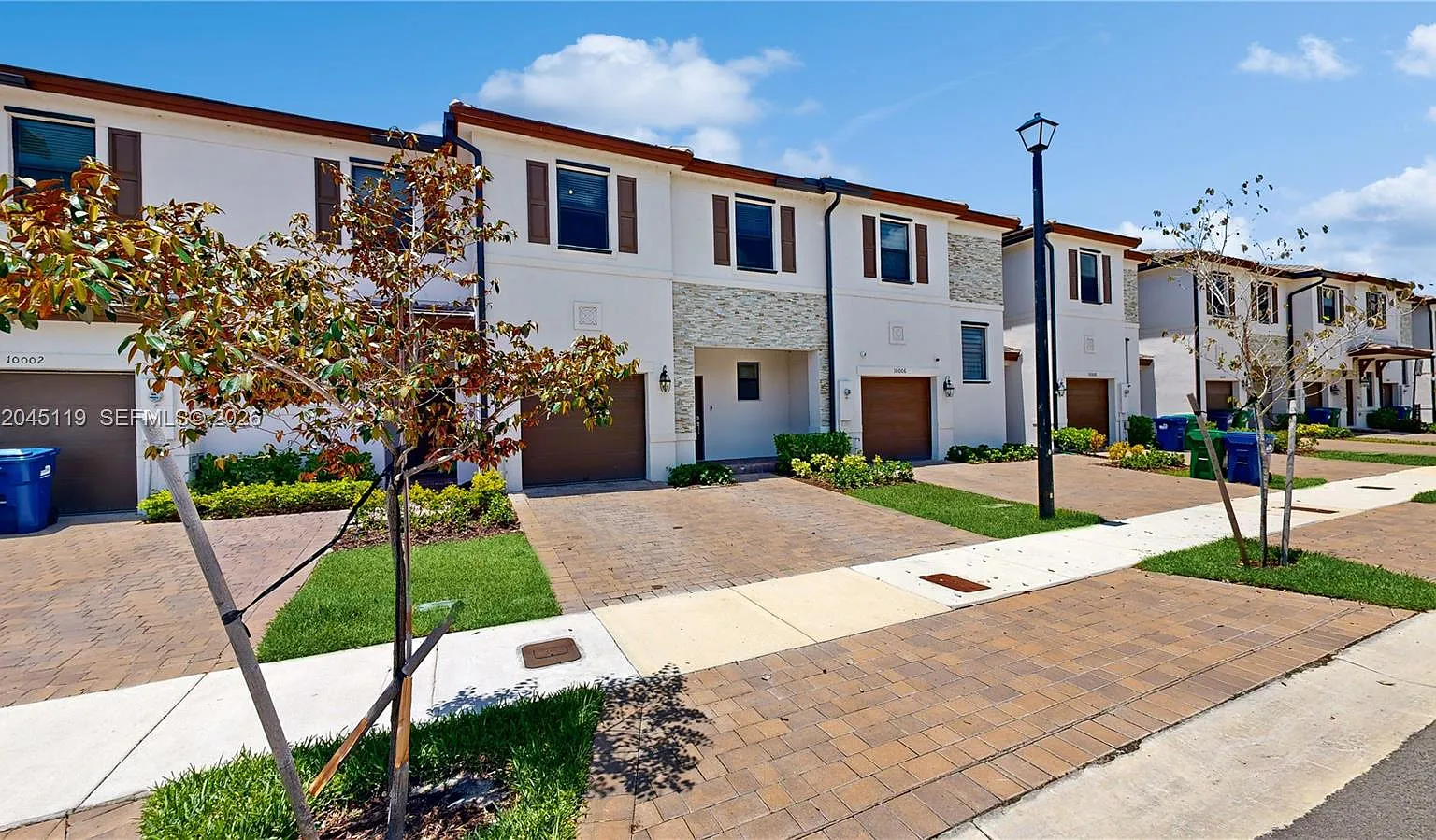 3 bed, 2.5 bath, 1832 sqft, $3,100 — Photo 3