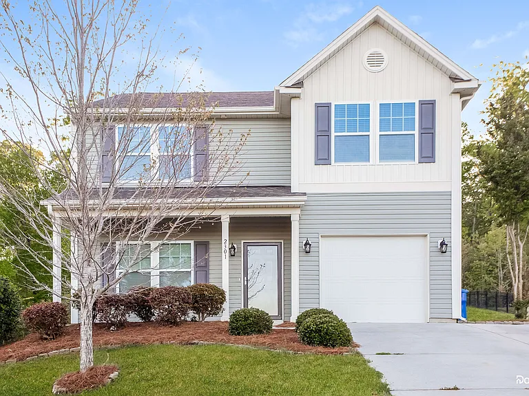 2301 Stonehaven Dr — Photo 2