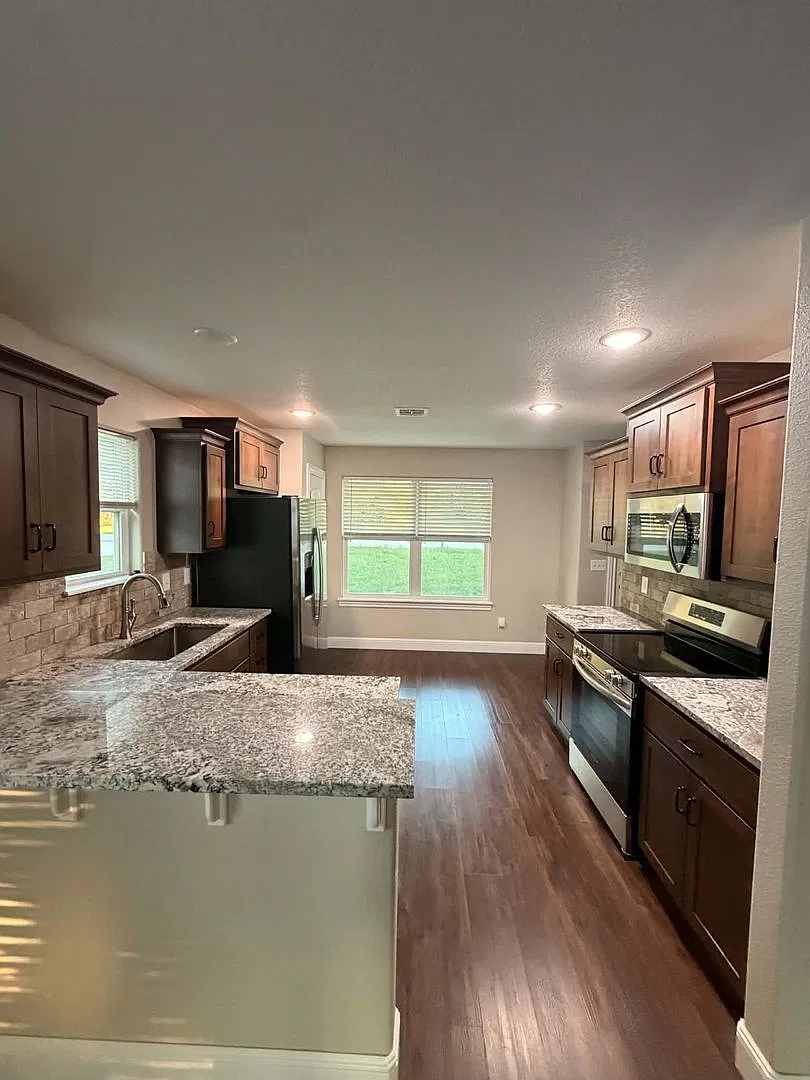 Charming 3 bedroom / 2 bathroom home in Oronogo Mo!! Fenced in Yard!! - Spacious and Move in Ready!! — Photo 4