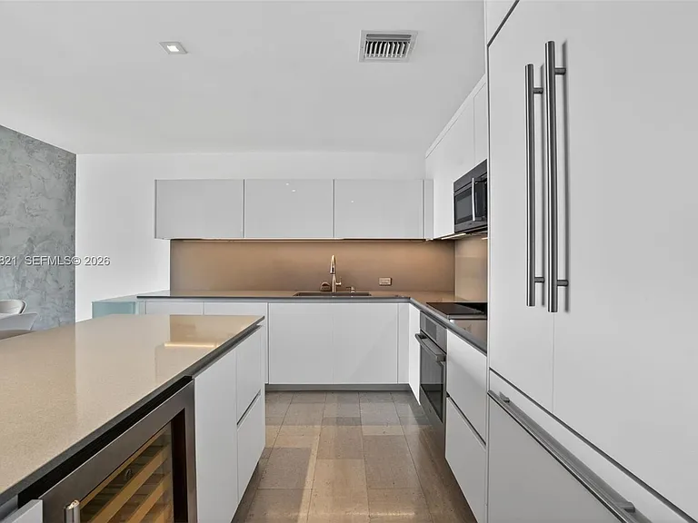 68 SE 6th St #3710 — Photo 21