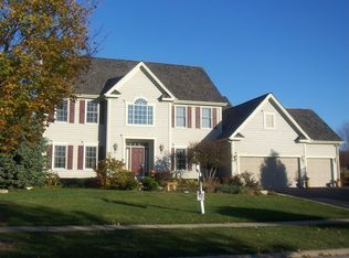 1035 White Pine Dr, Cary, IL 60013