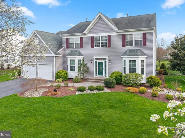 16 Heritage Dr, Allentown, NJ 08501