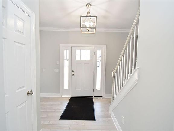 5th image of 223 Forest Glen Dr
