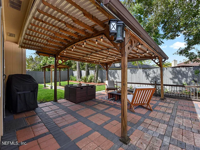 9126 Trevi Cir W — Photo 3