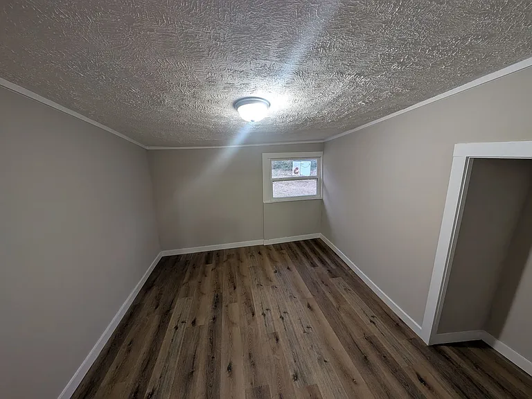222 Lenoir Ave — Photo 2