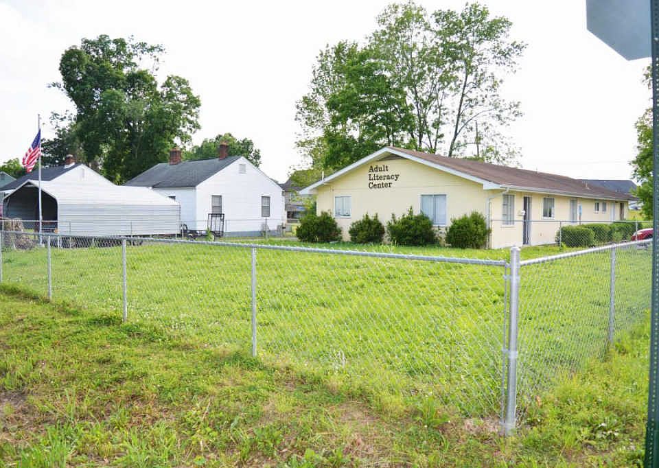 1st image of 501 Carden Ave