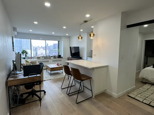 175 West 12th Street image 6 of 9