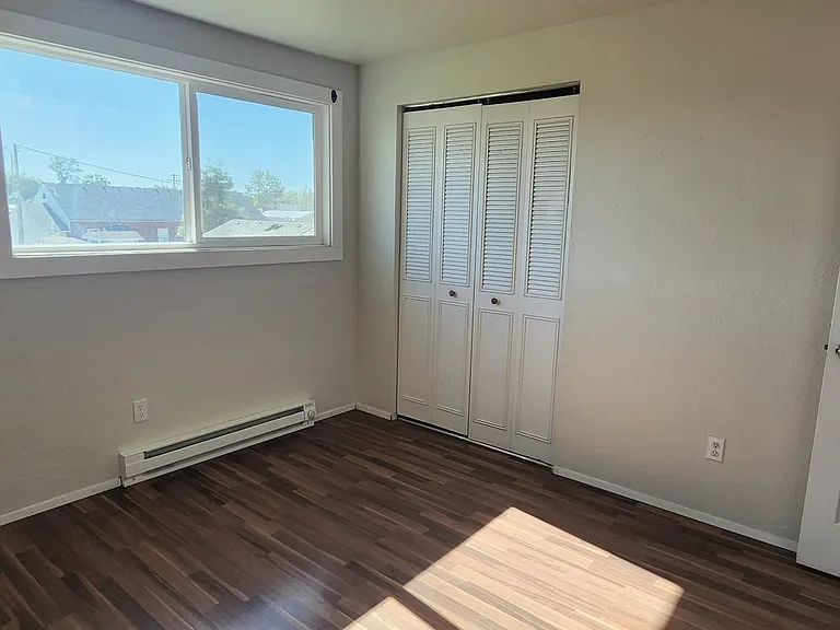 660 Kelly St — Photo 10