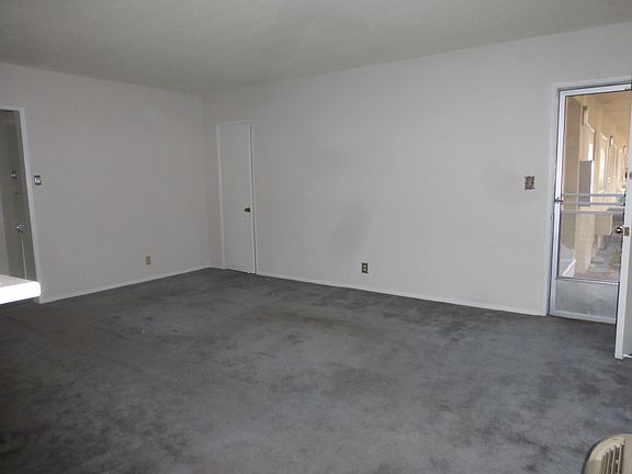 5th image of 1622 Grismer Ave APT A