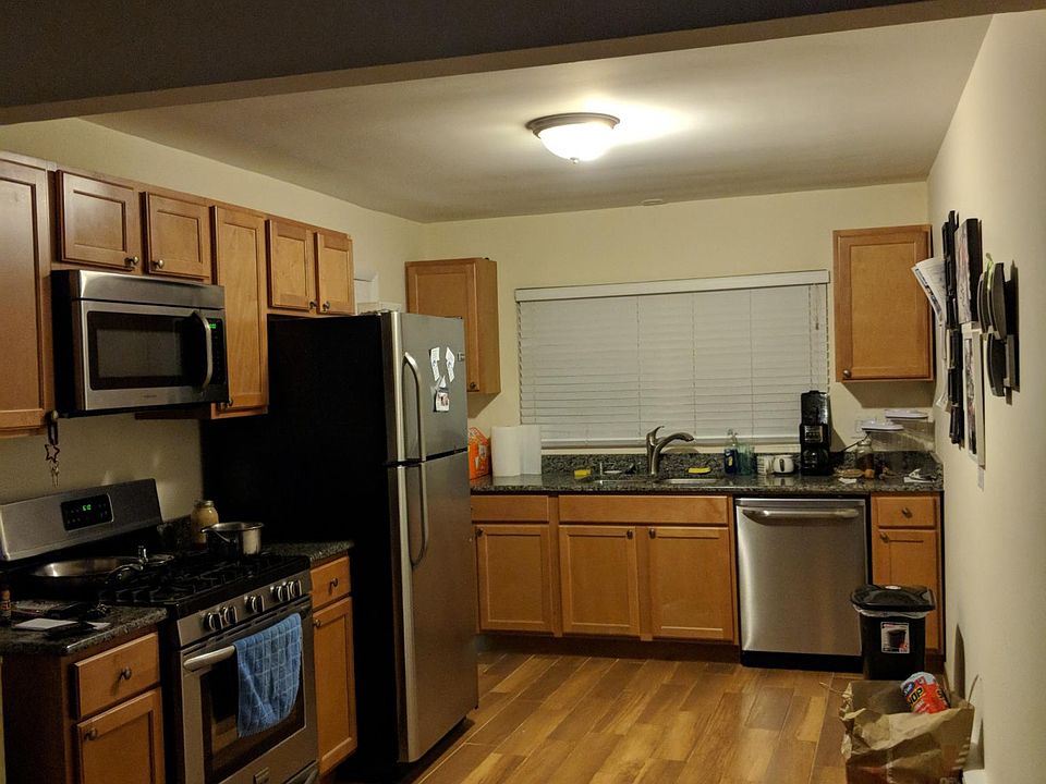 2nd image of 1325 W Sherwin Ave APT 1A