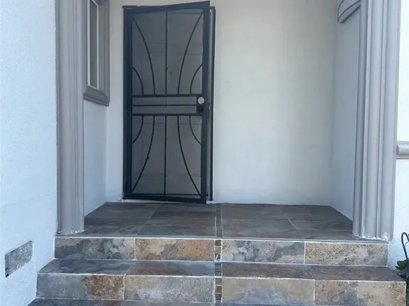 9711 Hayvenhurst Ave, North Hills, CA 91343