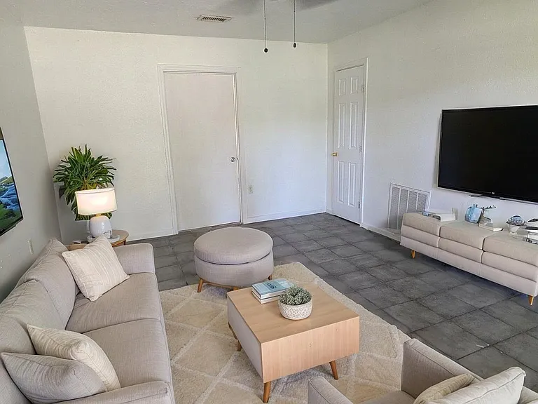 9129 Oak Knoll Ln — Photo 3