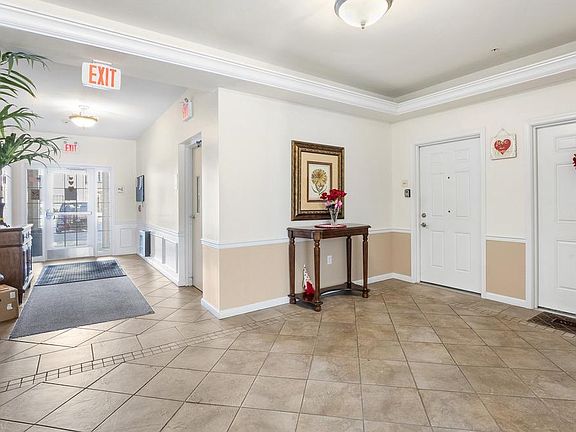 4th image of 611 Creekside Dr