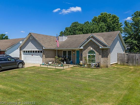 3rd image of 180 Azalea Dr