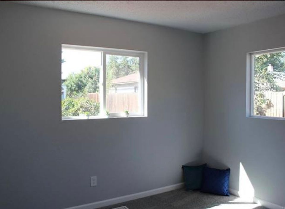 1st image of 2532 E Willamette Ave Room 1