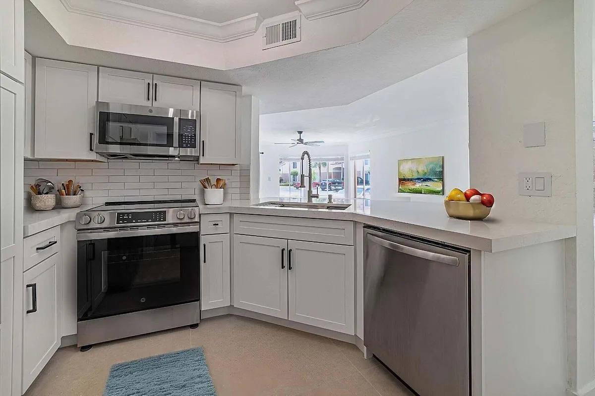 2 bed, 2.0 bath, 1019 sqft, $2,400 — Photo 1