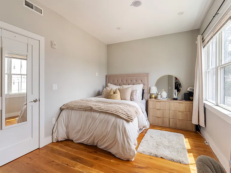 182 W 7th St #2 — Photo 8
