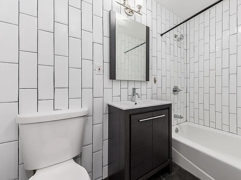 109 Moore St #3A — Photo 7