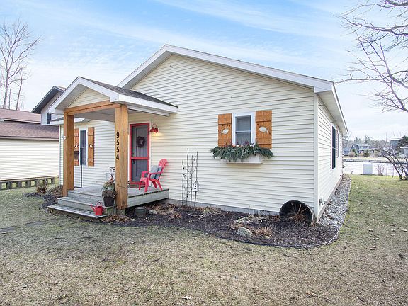 2nd image of 9554 N Lakeshore Dr