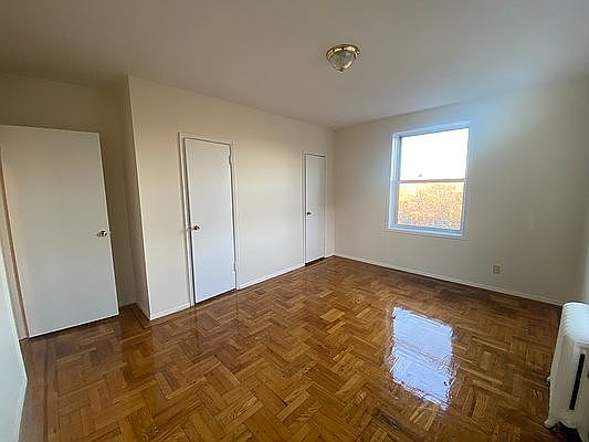 5th image of 4115 46th St APT 6F