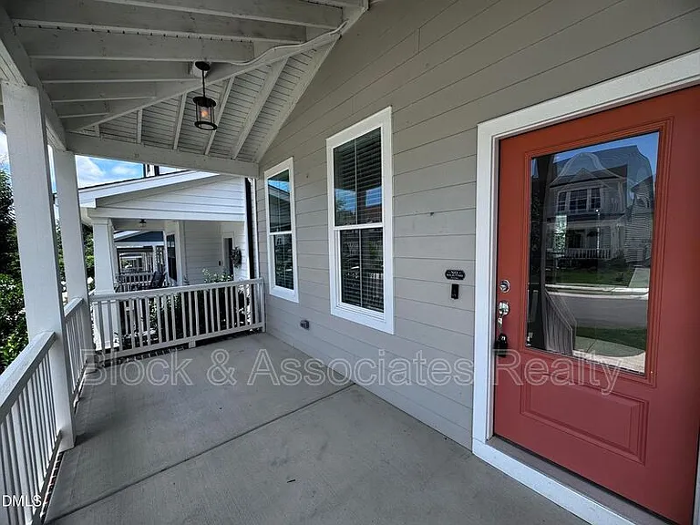 440 Douglas Falls Dr — Photo 6