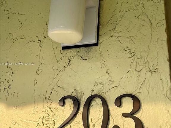 5th image of 1125 NE 16th Pl APT 203