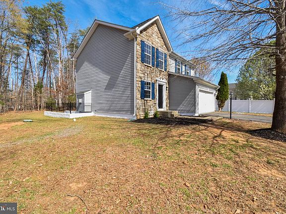 2nd image of 40 Robins Ct