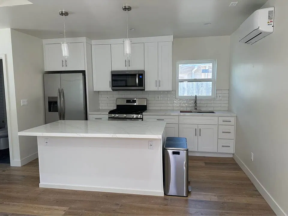 10206 Erie St — Photo 1