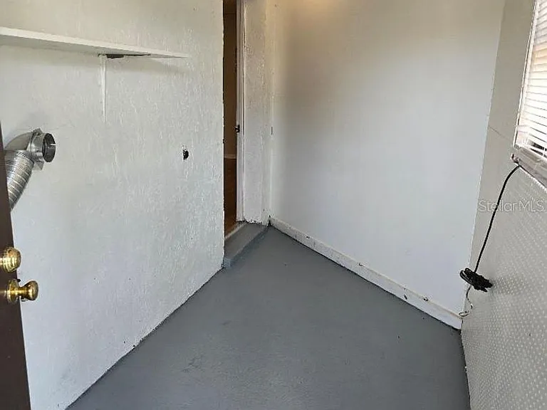 770 E North St — Photo 14