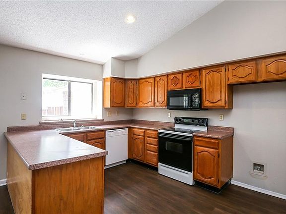 2nd image of 4653 Freeman Dr