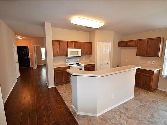4th image of 7613 Burton Ln
