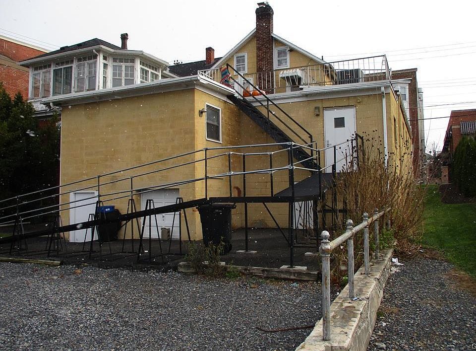 2nd image of 122 S Main St