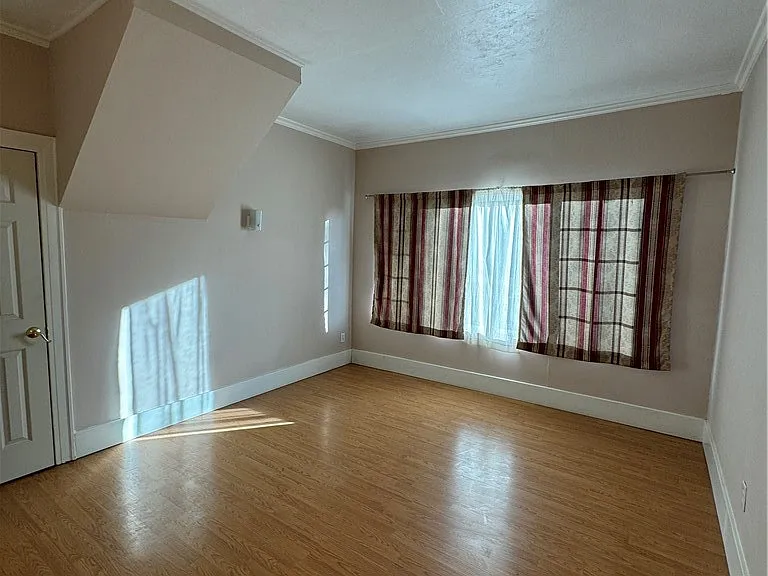 1327 S Longwood Ave #B — Photo 9
