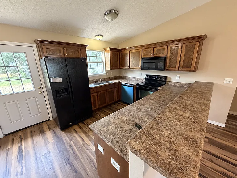 7212 Bogey Ln — Photo 3
