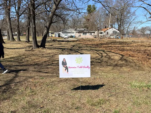 2445 S Getty St, Muskegon, MI 49444