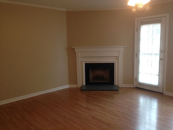 5th image of 8074 Creekwood Cir W