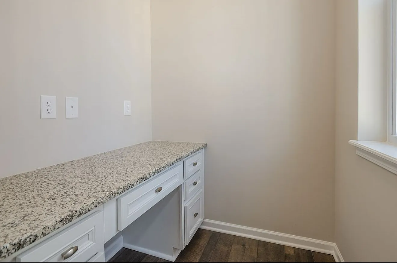 3 bed, 2578 sqft, $2,995 — Photo 2