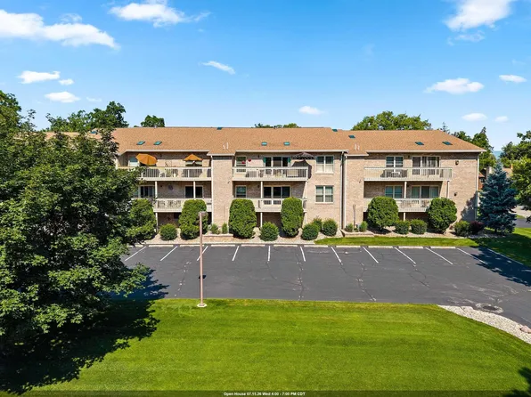1600 Rustic Oaks Ct Unit 23, Green Bay, WI 54301