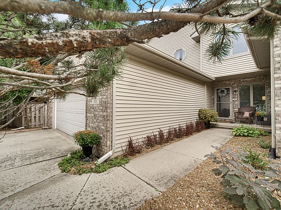 2nd image of 935 High Meadow Dr