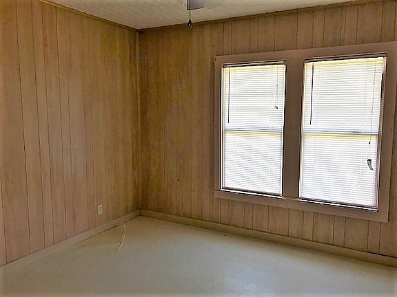 3rd image of 204 S Smith Ave